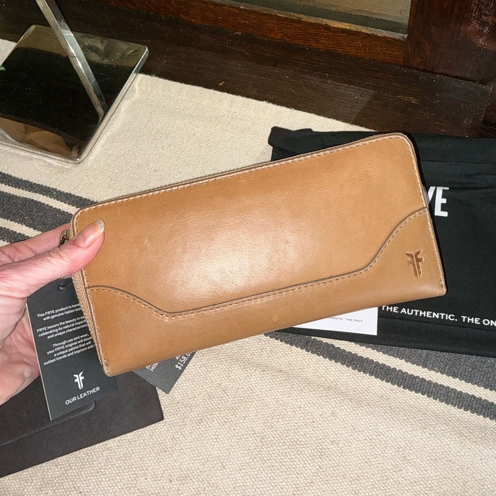 NWT Frye Leather Melissa Zip Around Wallet Beige Brown Retail $158 - Picture 6 of 13